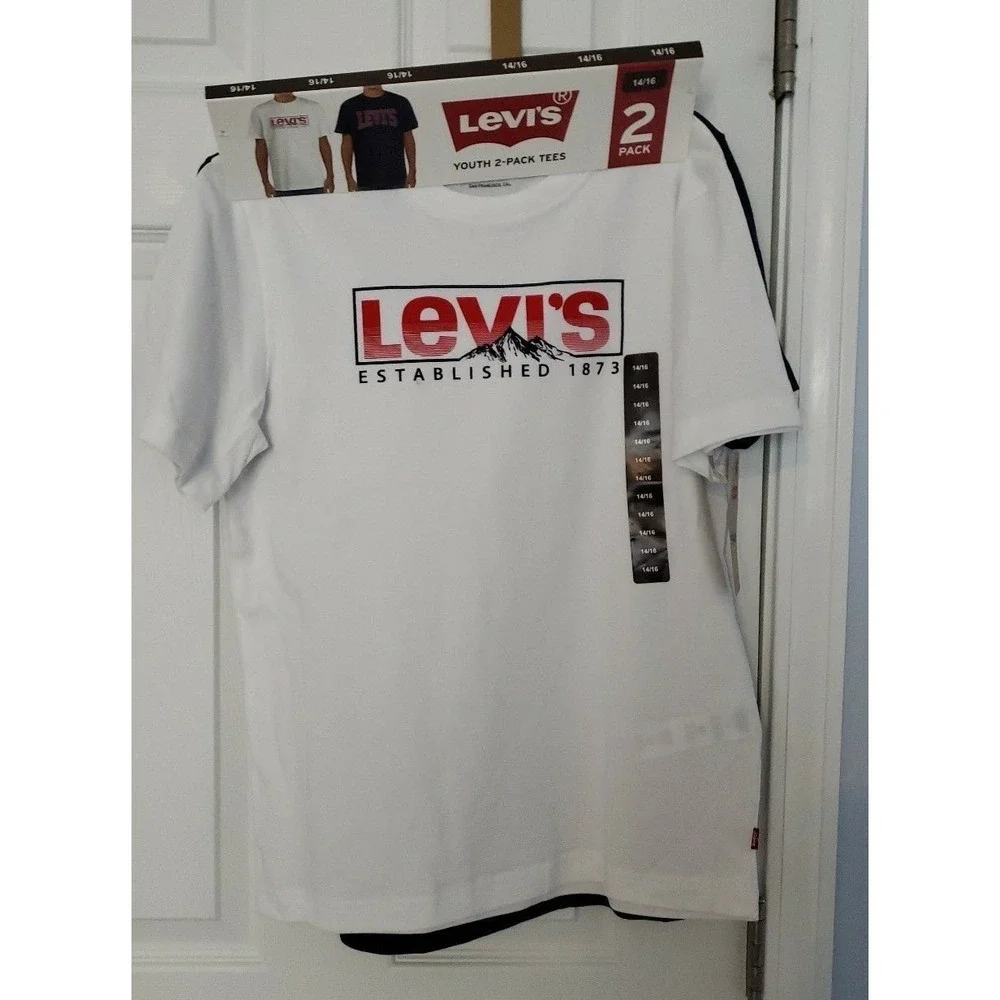 Levi's Boys 2 pack Tshirts New with tags Size‎ 14/16